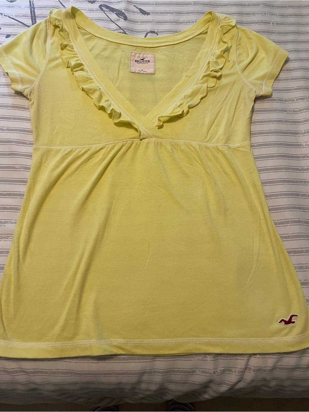 Hollister Lemon Ruffle V-Neck Short Sleeve Tee